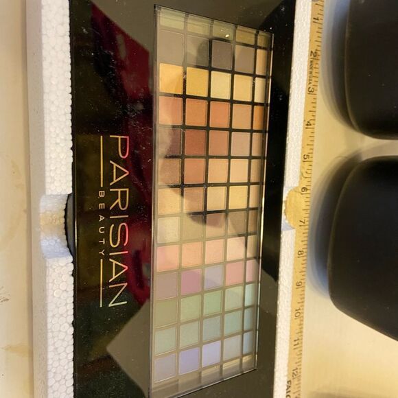 New Parisian beauty make up pallet - Picture 1 of 5